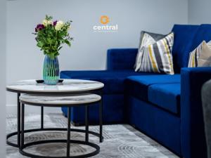 The Bond by CENTRAL SERVICED APARTMENTS - 2 Bedroom - Walk Away from City Centre & Universities - Sleeps 4 - 3 x Double Beds - Smart TVs inRooms - Short Term Stays Welcome - Walk away from Train & Bus Station - Short Stay Favourite