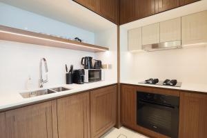 Lux 2BR Beachfront Escape Palace Beach Residence