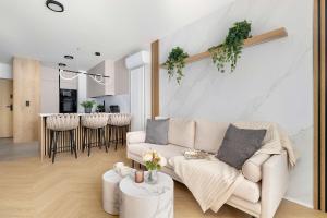 Stylowy Apartament z Parkingiem & Balkonem, Blisko Wisły by Noclegi Renters