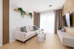 Stylowy Apartament z Parkingiem & Balkonem, Blisko Wisły by Noclegi Renters