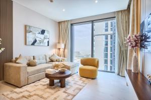 STAY BY LATINEM Luxury 1BR Holiday Home CVG2403 Near Downtown