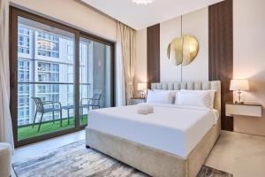 STAY BY LATINEM Luxury 1BR Holiday Home CVG2403 Near Downtown