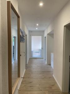 6-Personen Apartment mit großem Parkplatz, Küche & WLAN ideal für Monteure und Familien