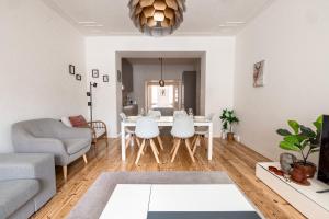 Stylish 3BR Apartment in Center with Sauna Tub