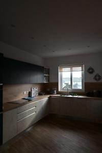 Harbour Haven - Marsaxlokk Seaside Apt with Balcony & Harbour Views