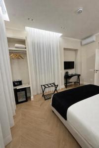 SOFIA Suites & Rooms