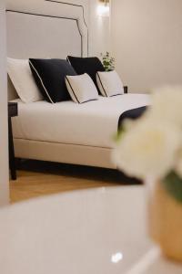 SOFIA Suites & Rooms