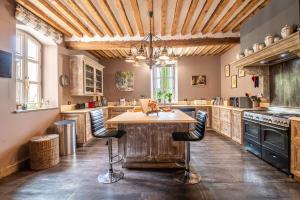 Wine Estate With Sunset Courtyard Near Bédoin