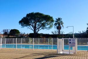 Lora Apartment with Garden & Pool