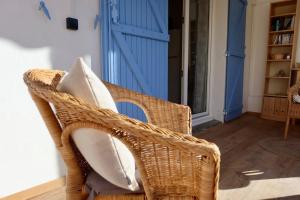 Lora Apartment with Garden & Pool