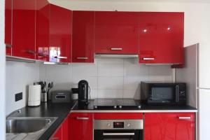 Lora Apartment with Garden & Pool