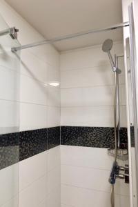 Lora Apartment with Garden & Pool