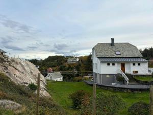 Seafront House From 1952 With Views In Veivåg