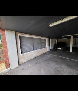 Luxury Two Bed Apartment w Car Parking, by Station