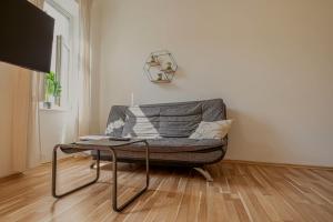 Beautiful 1BR Apt in Prime Central Location