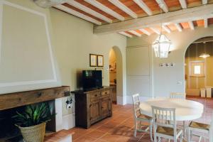 Family Apartment With Pool In Estate In Valdarno