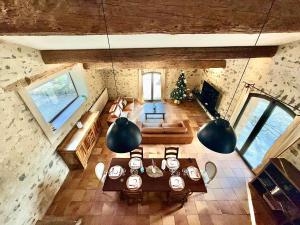 Farmhouse With Cathedral Lounge And Sauna In Pines