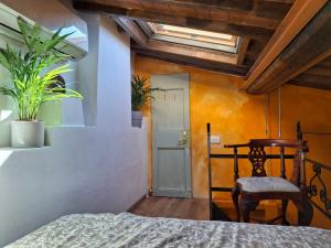 Cozy Studio Attic at Historical Centre of Florence 5 mins SMN and 7 Duomo