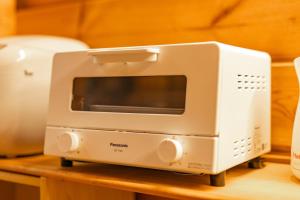 那須連峰を望む御用邸の膝元 森に囲まれた1200平米に佇むログハウス2棟と音楽棟東屋