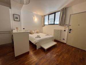 Romantic getaway on Lake Como! Private box, wifi