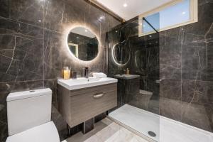 2BR Flat - 4 Beds Sleeps 7 - Trinity Vaults