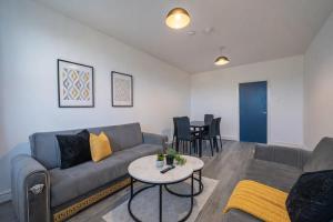 2BR Flat - 4 Beds Sleeps 7 - Trinity Vaults