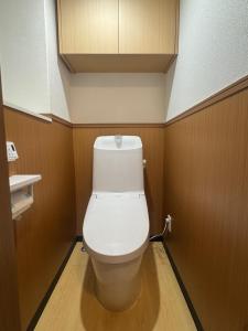 B&B 103 under the clear sky Go straight to Narita 8 minutes on foot from Kinshicho Station 1 minute on foot from Asakusa and Skytree 50 minutes from Disneyland 1 minute from Monopolis