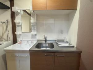 B&B 103 under the clear sky Go straight to Narita 8 minutes on foot from Kinshicho Station 1 minute on foot from Asakusa and Skytree 50 minutes from Disneyland 1 minute from Monopolis