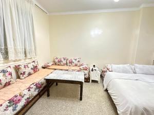 Downtown Studio Tour Hassan