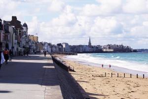 Cozy house near beach and Intramuros