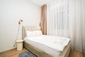 Airport-Bus - 13 North Studios - Apartment 6