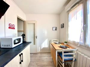 Belle Halte - T2 cosy proche hôpital avec parking gratuit sur place