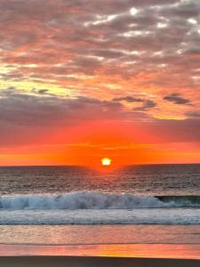 Hermosa Casa con Piscina y Playa Privada