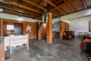 Casa Grande com 3 Quartos em Penha SEL0068