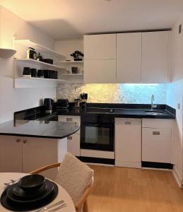 Cosy Luxury 2 Bed Apartment close to central London