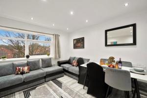 Belvedere 4 Bedroom Home Private Parking x2 Close to Station I Work Station