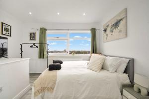 Belvedere 4 Bedroom Home Private Parking x2 Close to Station I Work Station