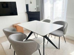 Golden Triangle AC by Melvane