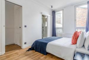 Golden Triangle AC by Melvane