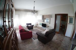 Appartamento al primo piano in villetta con giardino