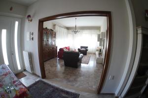 Appartamento al primo piano in villetta con giardino
