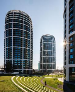 AH Sky Park 3D - 20th floor sunset views - parking