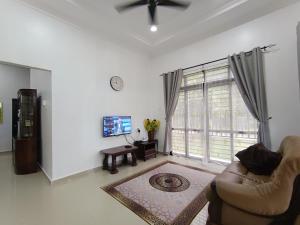 NikNa Homestay Batu Rakit - WIFI Netflix