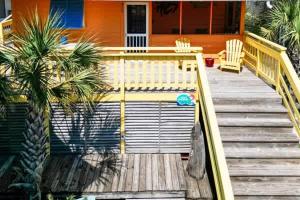 Pet Friendly Gulf Shrimp N Cape behind TradingPost- Beach Access