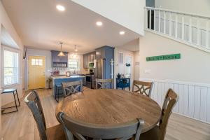 D4414 Exhibit Sea. Soundfront, Stunning Sunsets, Pier, Private Pool & Hot Tub!