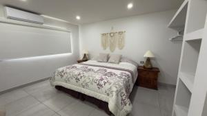 Downtown apartment just 6 blocks from the Malecon