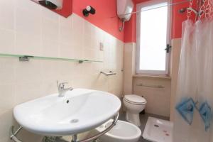 M082 - Marcelli, trilocale con terrazzo al residence Mareverde