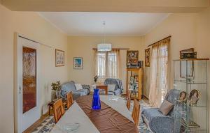 Lovely Home In Patra With Kitchen