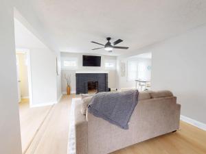 Stylish Home Near Historic Downtown & Lake Erie