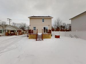 Stylish Home Near Historic Downtown & Lake Erie